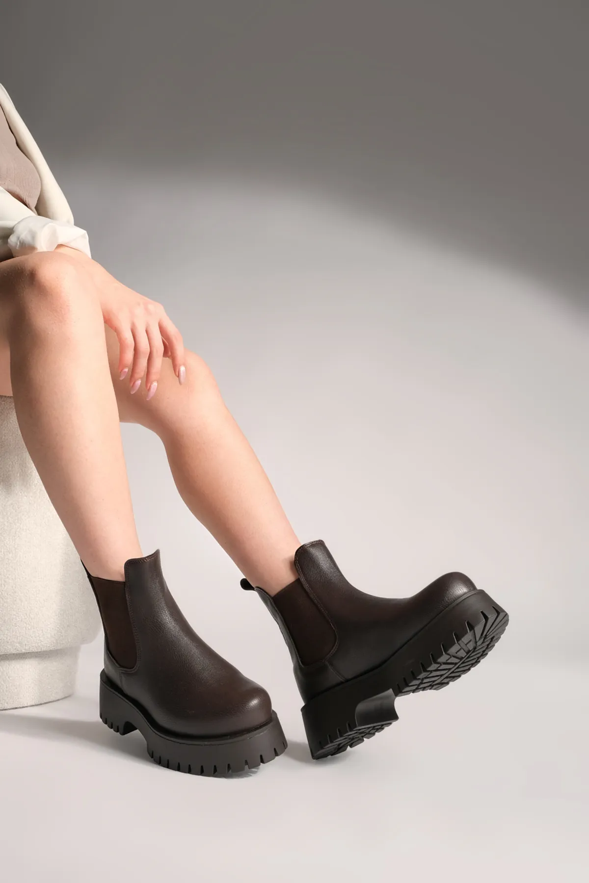 Marjin  Damen-Tagesstiefel mit dicker Sohle und elastischem Seitenband Kolev Brown