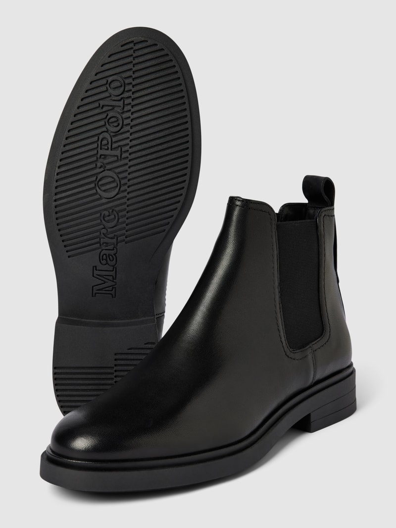 Chelsea Boots mit elastischen Einsätzen in schwarz
