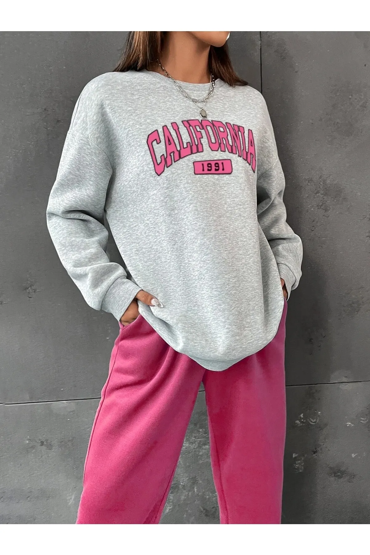 Know  Grau-rosafarbener „California 1991“-Trainingsanzug mit Übergröße für Damen
