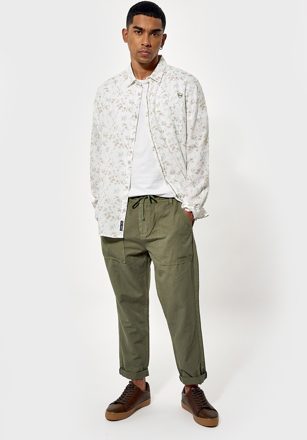 SALON  Pantalon régular kaki Homme