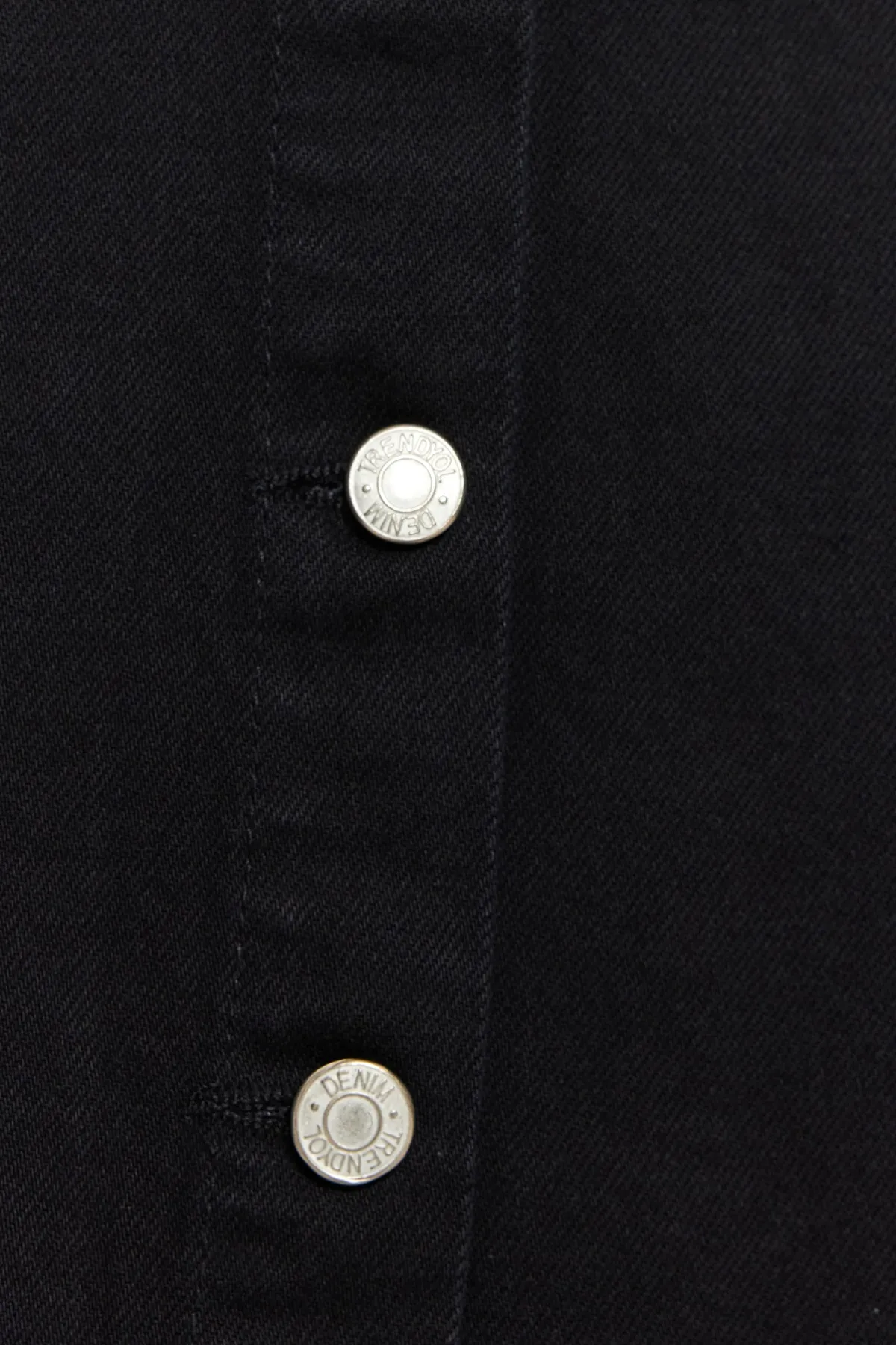 Trendyol Collection  Schwarzer Denim-Jeansrock mit Knopfverschluss TCTSS23EE00024