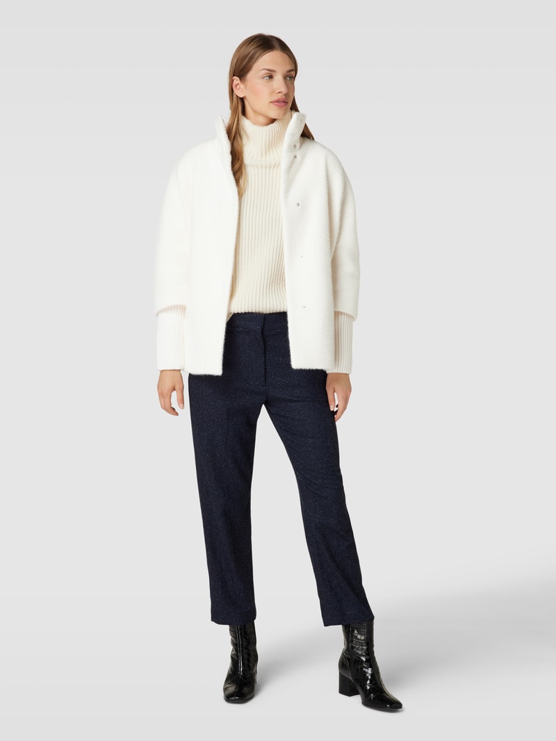 Jacke mit seitlichen Eingrifftaschen in weiß