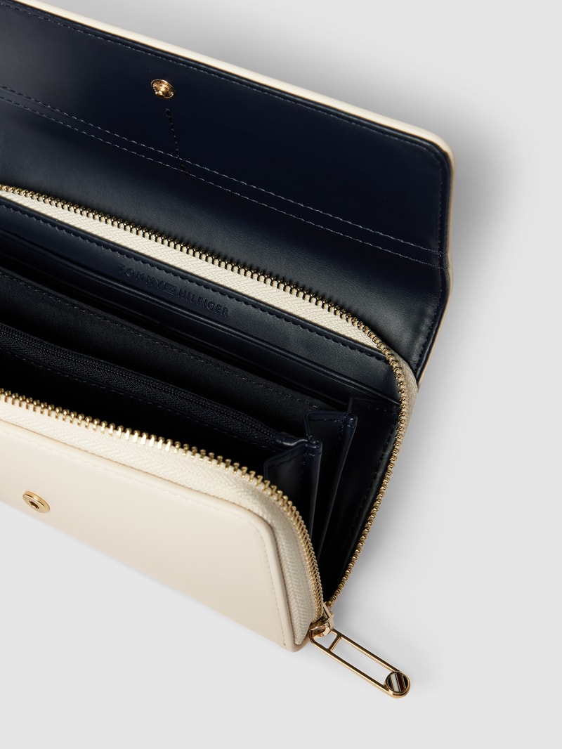 Portemonnaie mit Label-Detail Modell 'CITY SUMMER' in sand