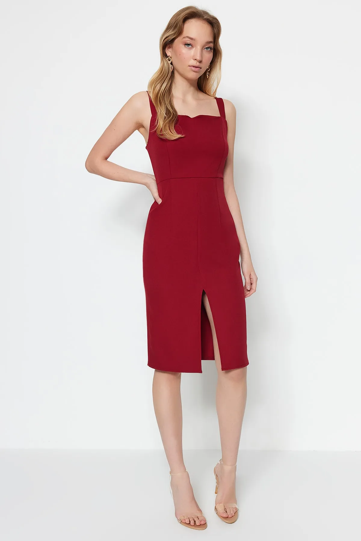 Trendyol Collection  Burgunderrotes Body-Wickel-Midikleid mit Schlitz und Trägern aus Webstoff TWOSS19BB0216