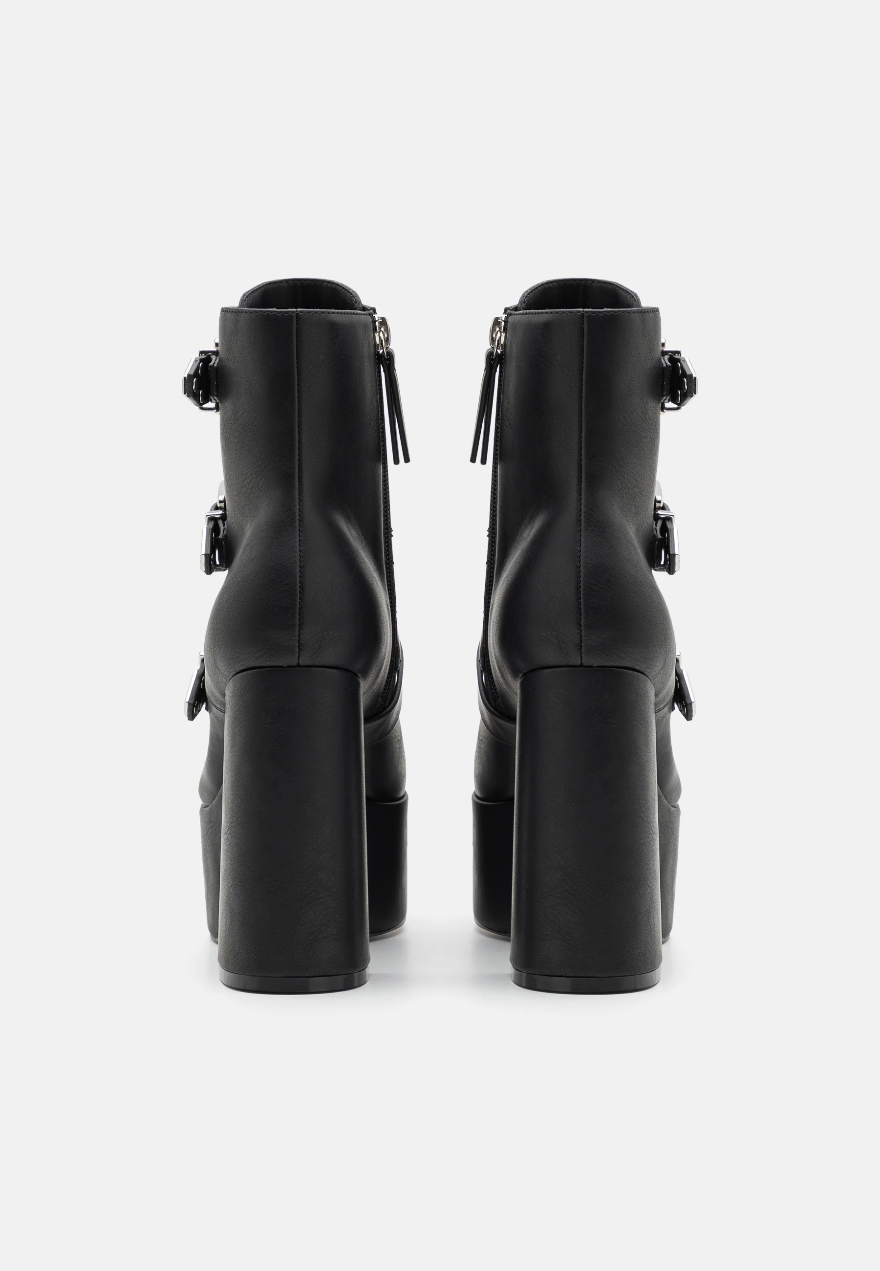 Botines de tacón par e impar