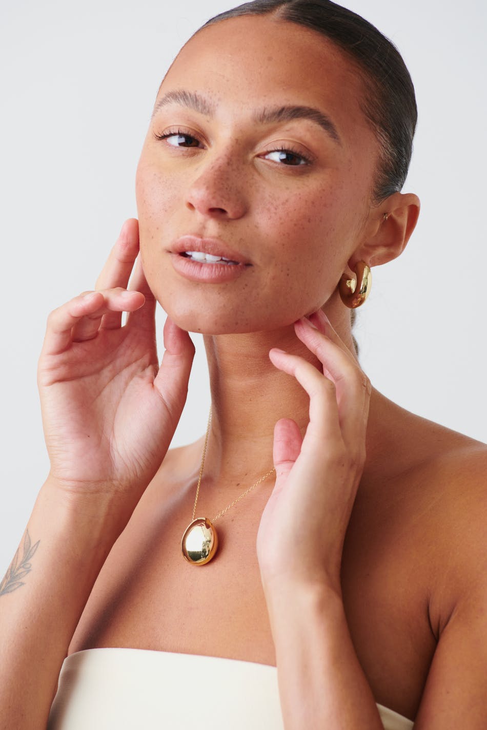 Uneven shape necklace