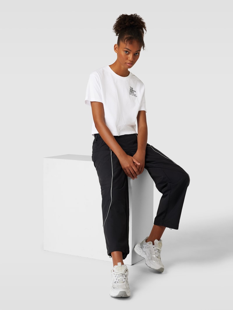 Cropped T-Shirt mit überschnittenen Schultern in weiß