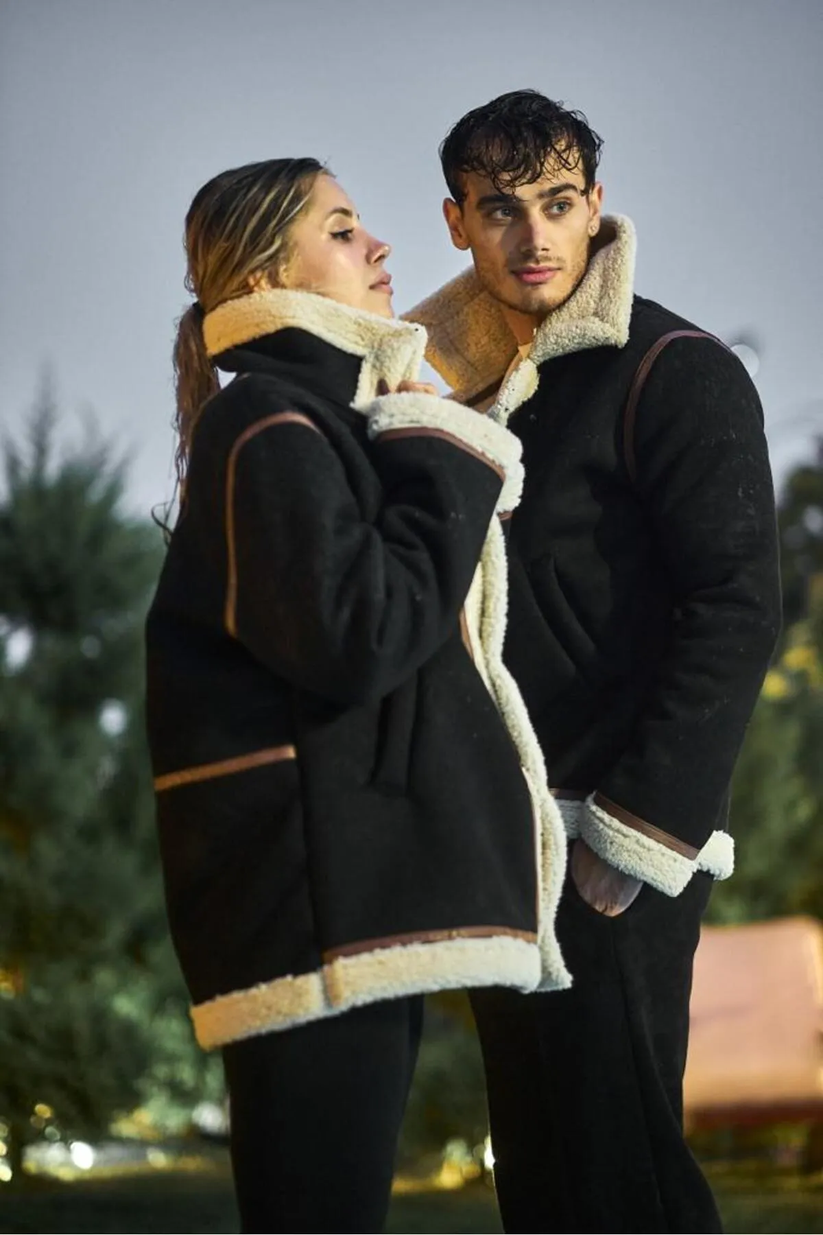 SONREİR  UNISEX-ULTRA-OVERSIZE-MANTEL MIT STICK-DETAIL
