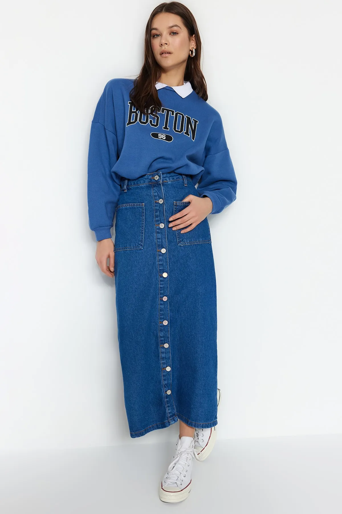 Trendyol Collection  Dunkler Indigo-Jeansrock aus Denim mit doppelter Tasche und hoher Taille TCTSS23EE00002
