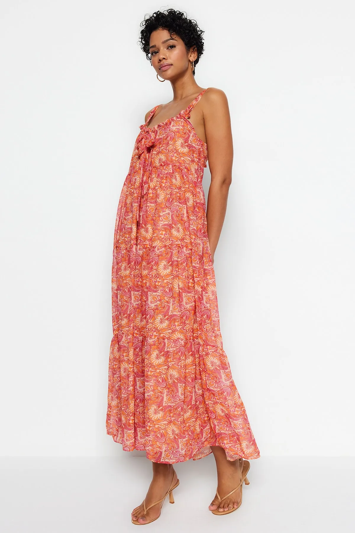 Trendyol Collection  Mehrfarbiges, weit geschnittenes Maxi-Webkleid zum Binden TWOSS23EL02120
