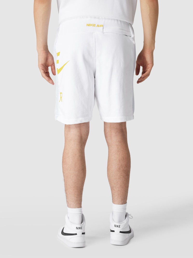 Sweatshorts mit Label-Print in weiß