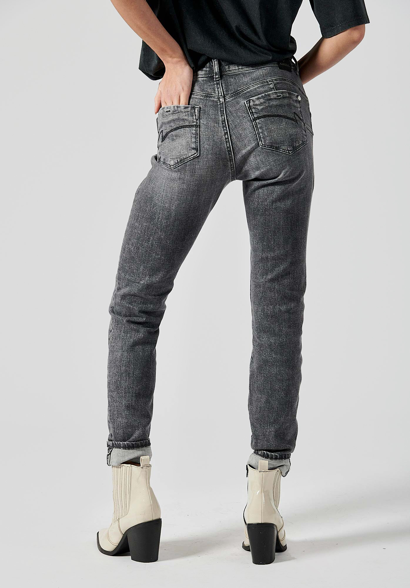 VIKA   Jean slim gris Femme