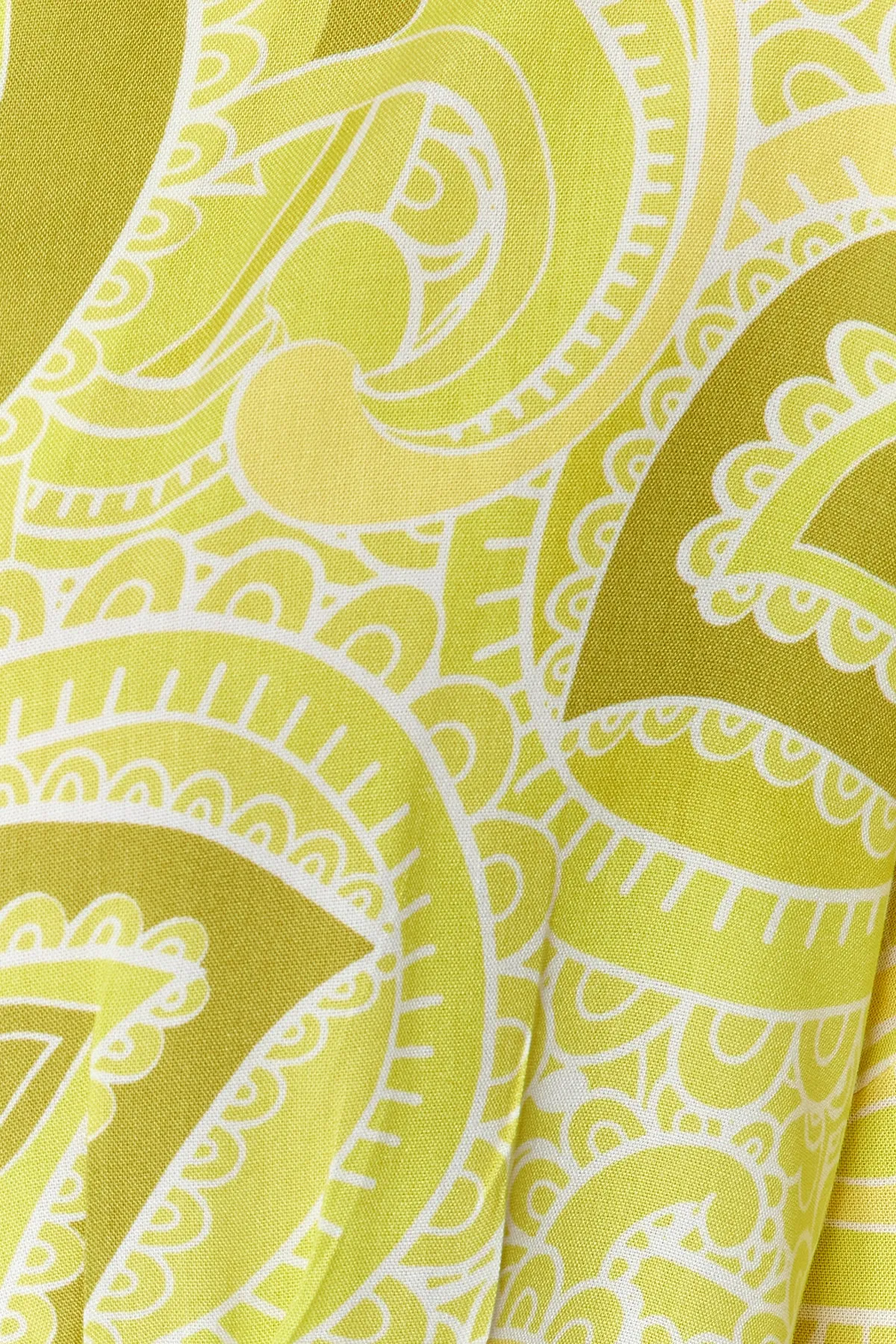 Trendyol Collection  Mehrfarbig gemustertes Pyjama-Set aus Viskose-Shirt und Shorts mit Schnürung THMSS23PT00165