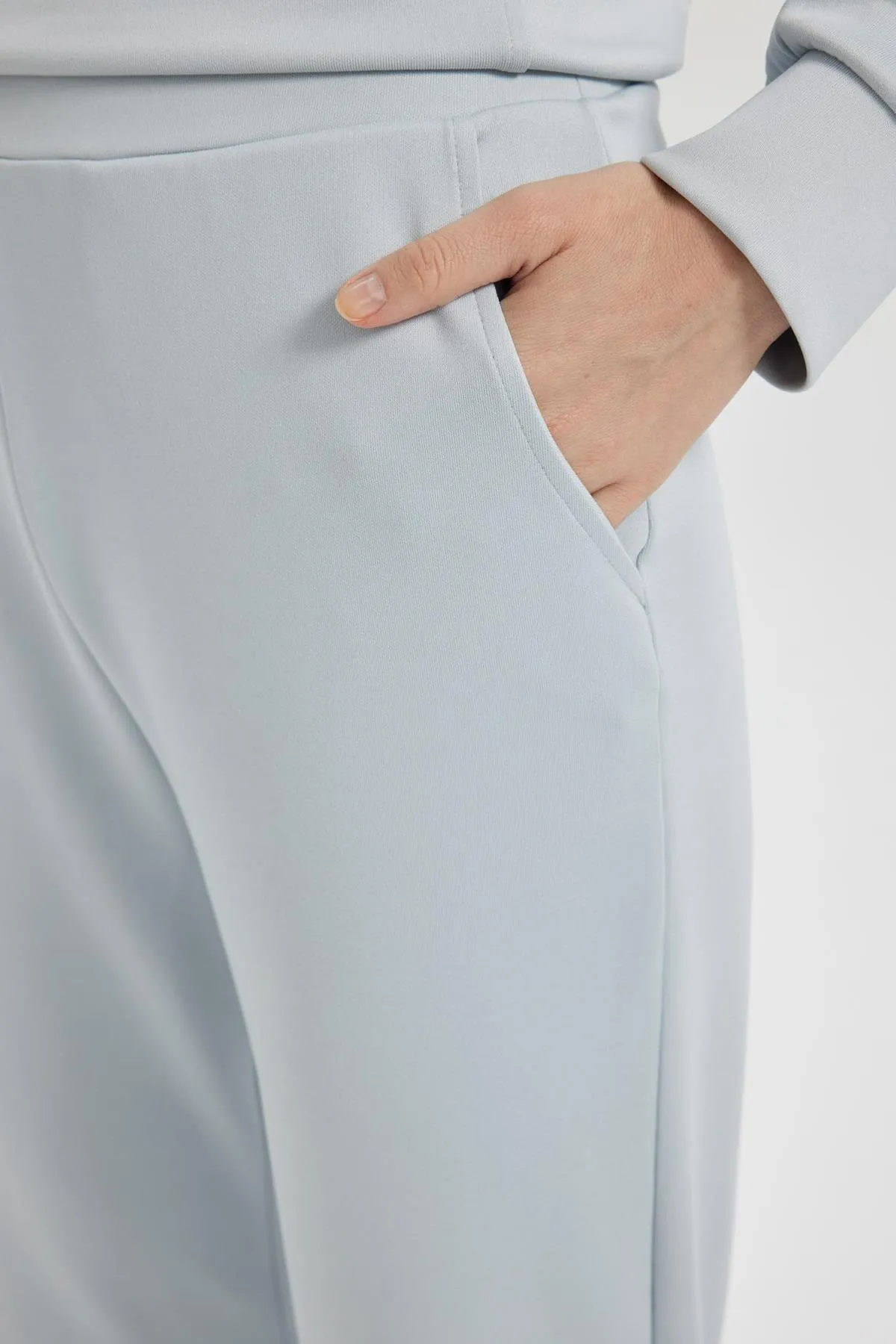 DeFacto  Passform: Jogginghose aus Skuba-Taucherstoff mit Standard-Passform und Taschen und kurzem Bein