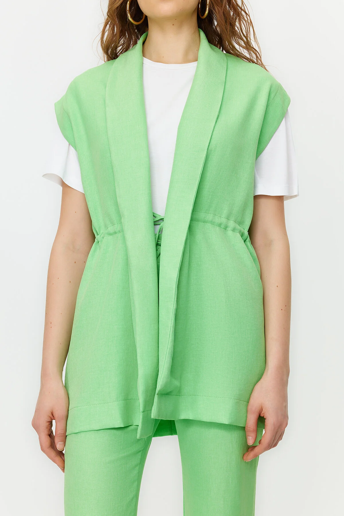 Trendyol Modest  Grüner Kimono-Hosen-Webanzug in Leinenoptik mit interner Krawatte TCTSS23US00061