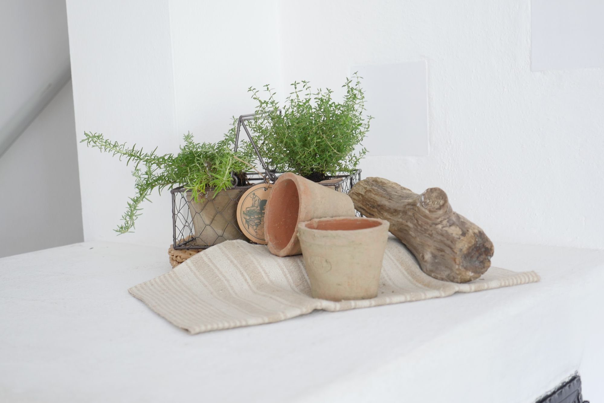 Esschert Design BV Blumentopf (1 St), Blumentöpfe, Übertöpfe 4er-Set in Aged Terracotta im Korb 24x24x10cm