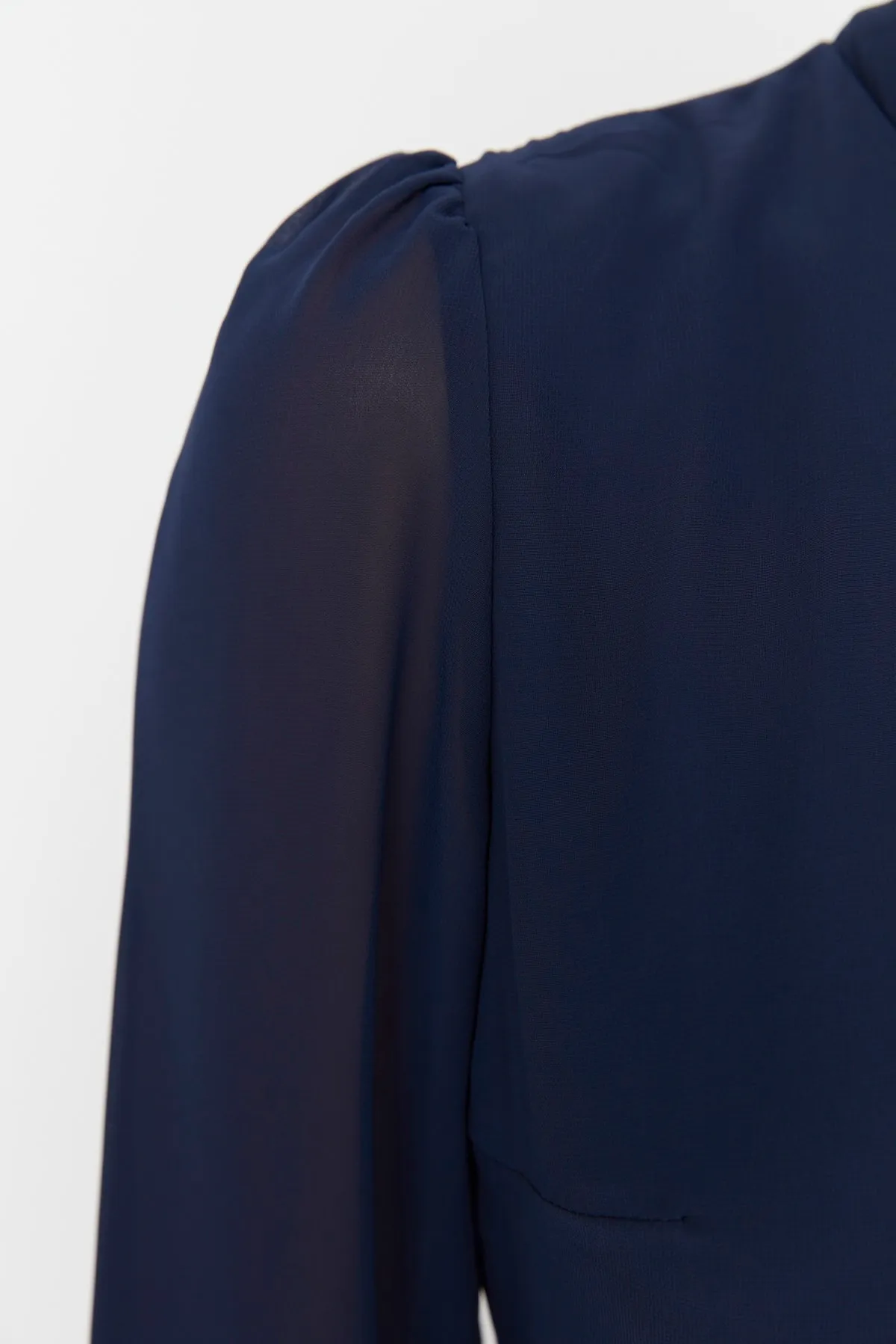 Trendyol Collection  Indigofarbenes A-Linien-Midikleid mit Stehkragen und Chiffongewebe TWOAW20EL1313