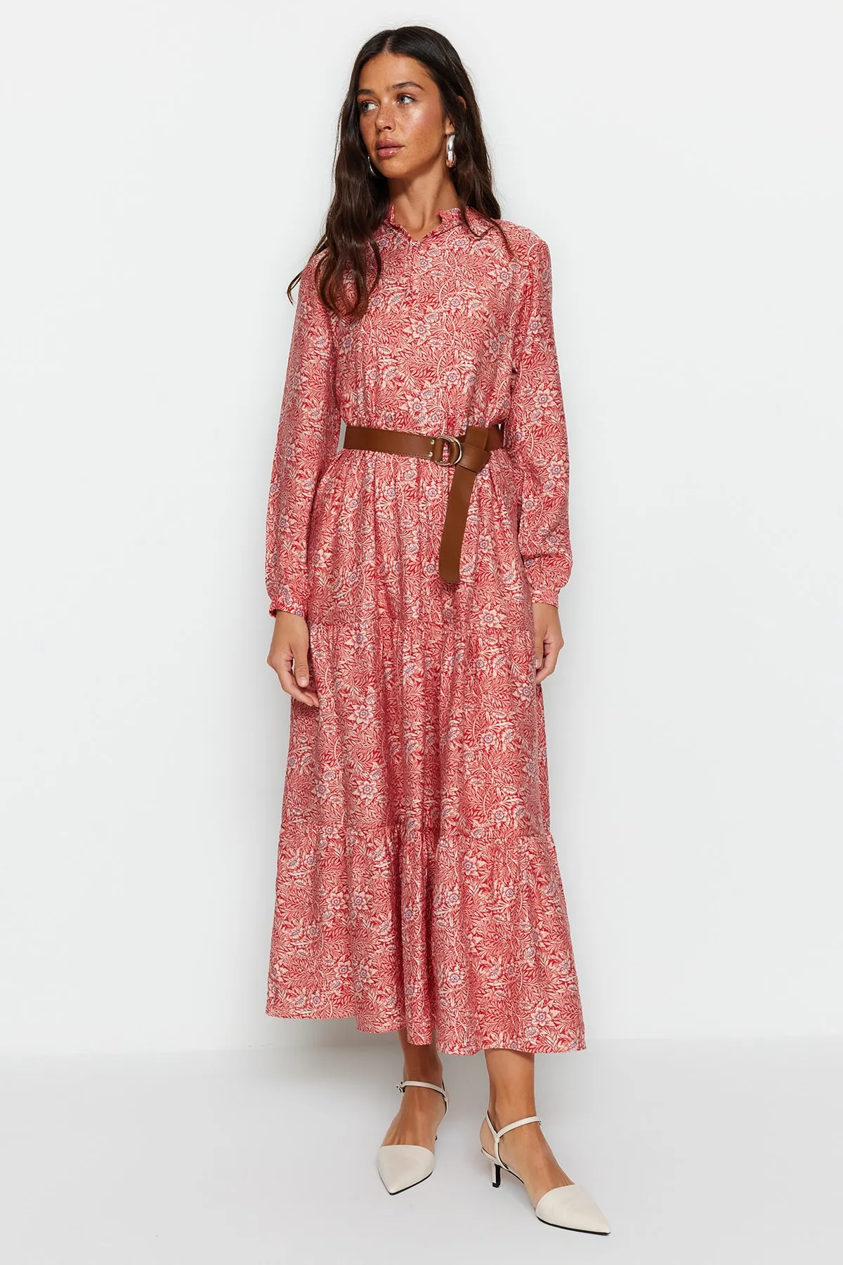 Trendyol Modest  Gewebtes Kleid mit gefliestem Gürtelrock, Volant und Blumenmuster, gefüttert TCTSS23EB00111