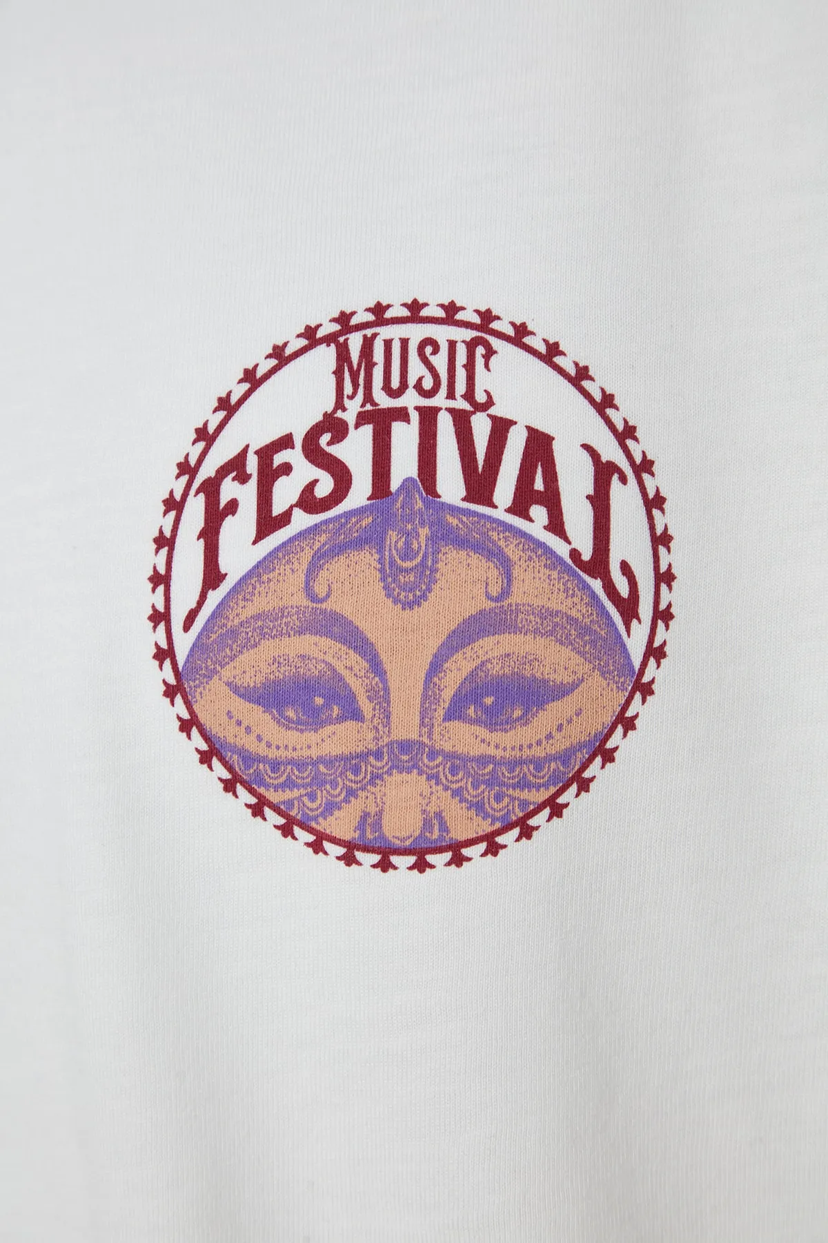 Trendyol Collection  Unisex-T-Shirt aus 100 % Baumwolle mit Ethno-Rückendruck in Übergröße/Weitschnitt TMNSS23TS00212