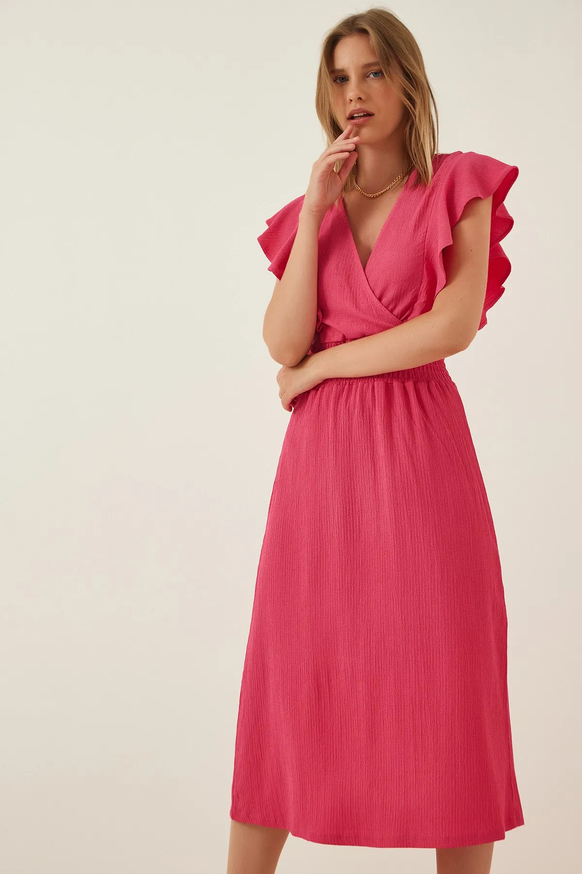 Happiness İstanbul  Strukturiertes Strickkleid mit Volant in Rosa für Damen CI00025