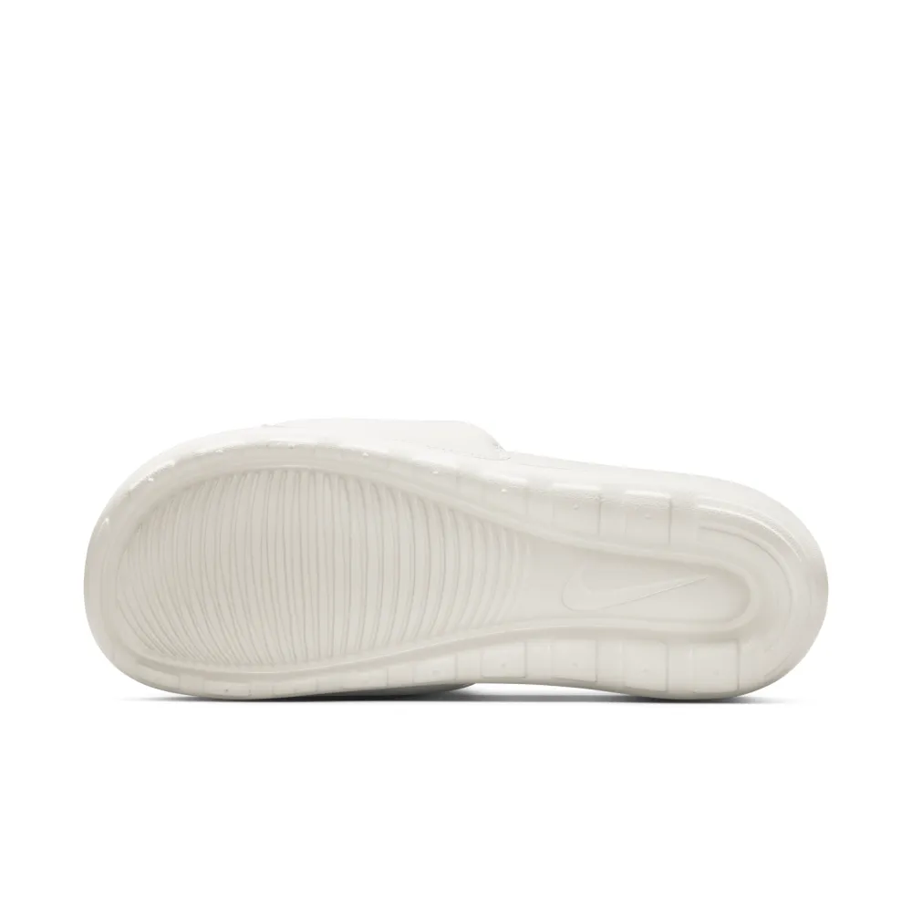 Nike Victori One CN9675-108 / weiss