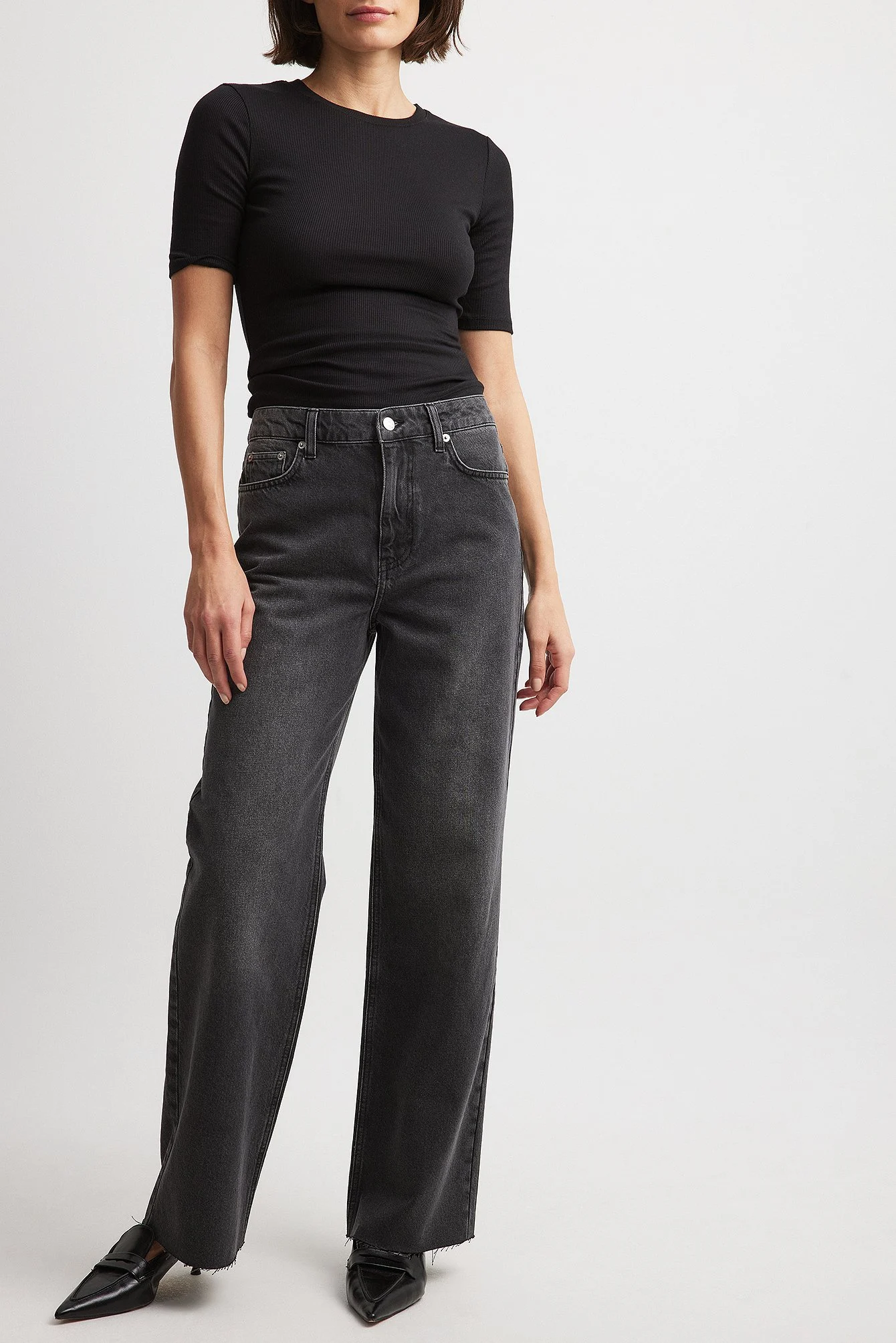 Gerade Jeans mit hoher Taille und Detail am Rücken