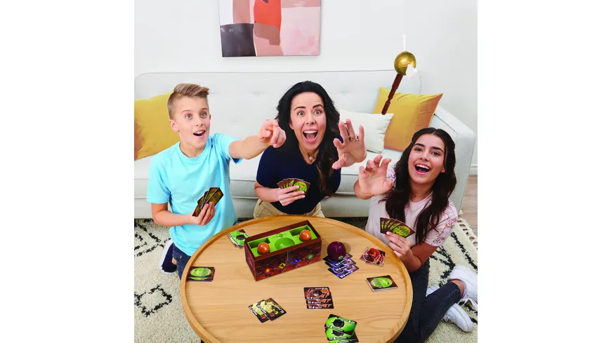 Spin Master Games - Harry Potter - Fang den Goldenen Schnatz - Action-Kartenspiel für 3-4 Spieler ab 8 Jahren