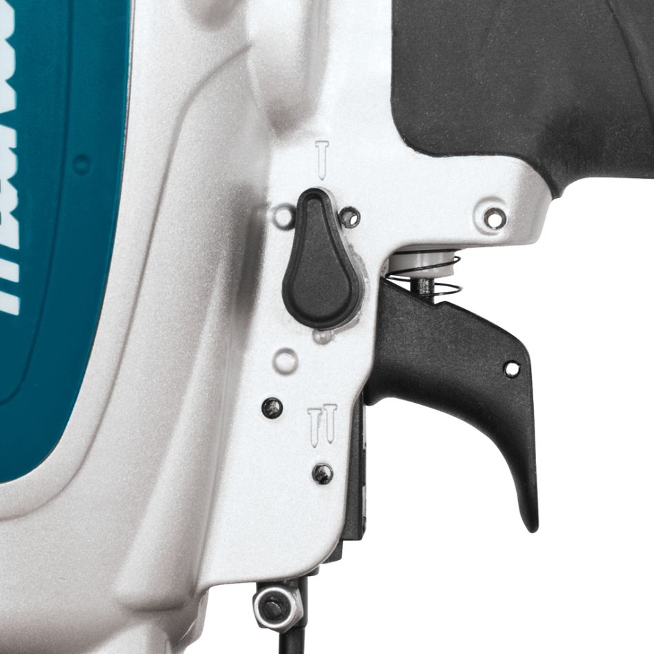 Makita AF601 8 bar Brad Tacker 16GA 25 - 64 mm