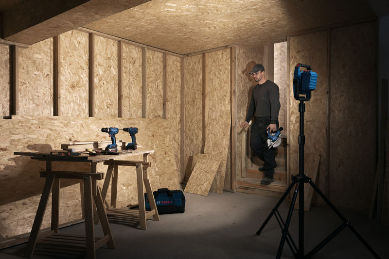 Bosch Blue 06014A8100 GLI18V-3000 Langaton rakennusvalaisin ilman akkua ja laturia laatikossa