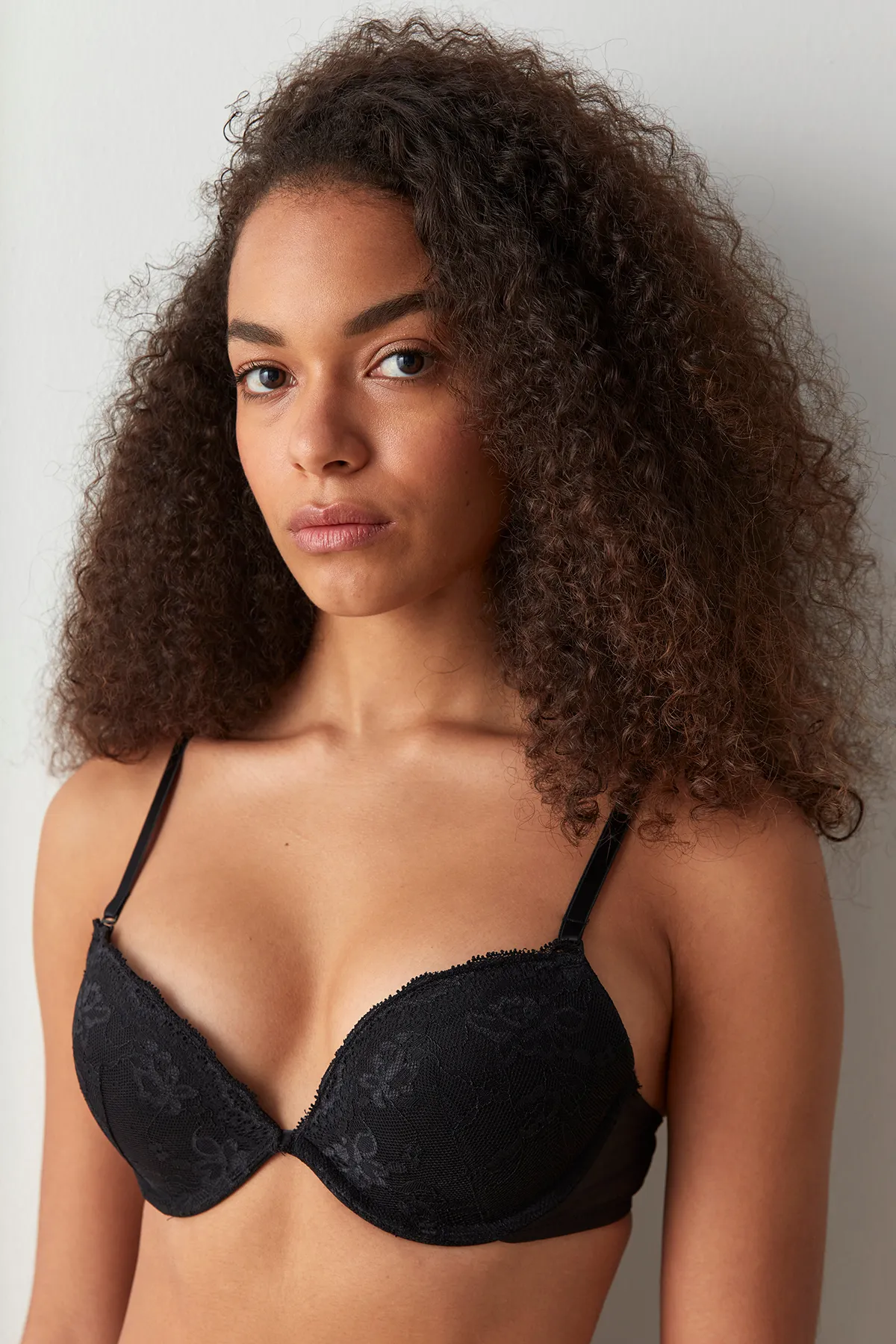 Penti  Schwarzer Push-Up-BH von Wowbra mit Spitzendetail