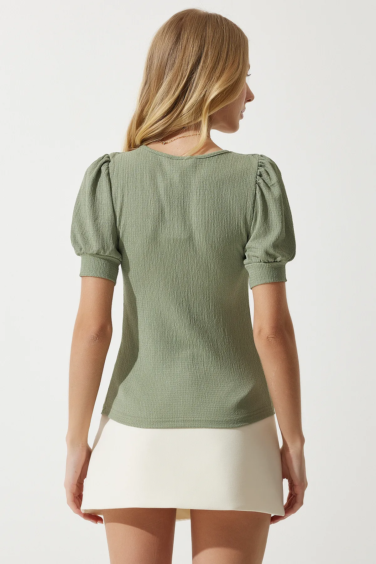 Happiness İstanbul  Grüne Damen-Strickbluse mit quadratischem Ausschnitt und Ballonärmeln DD01051