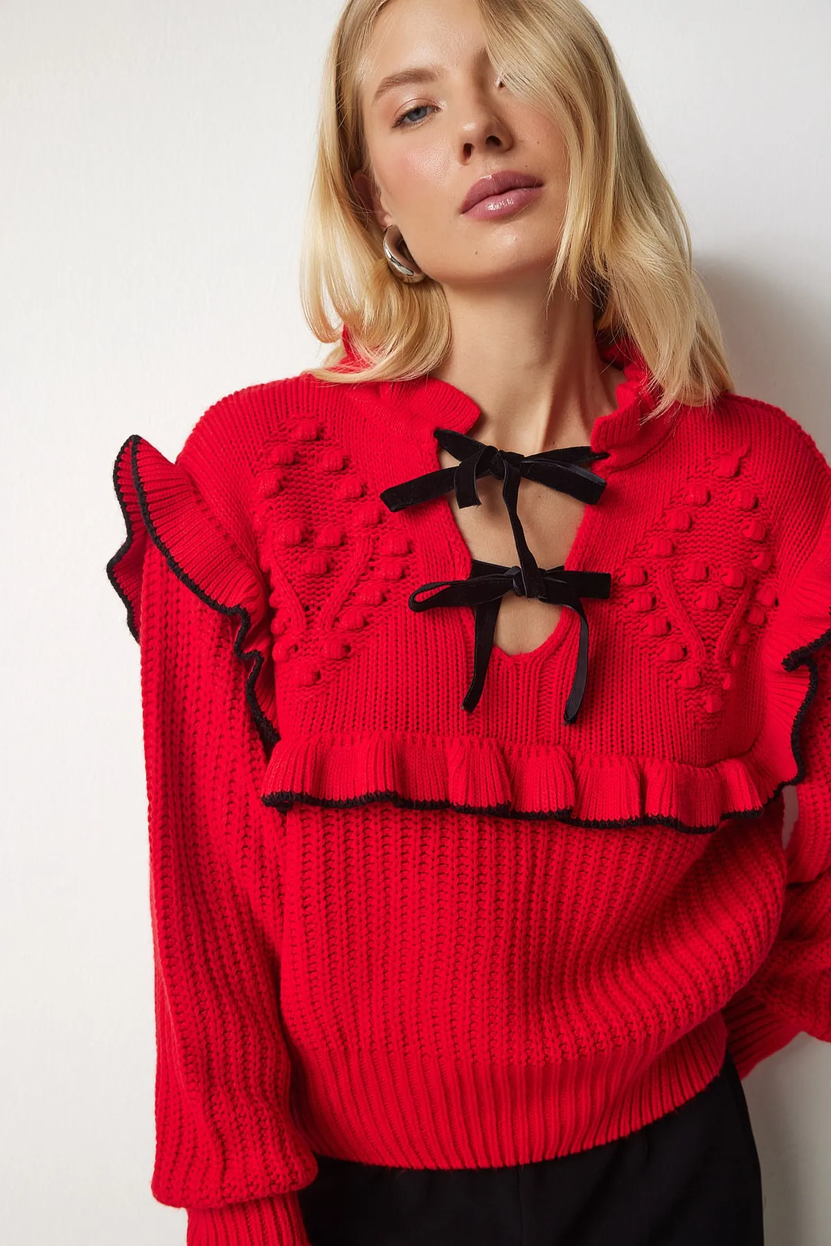 Happiness İstanbul  Roter Strickpullover mit Rüschenkragen und Schleife für Damen MT00112