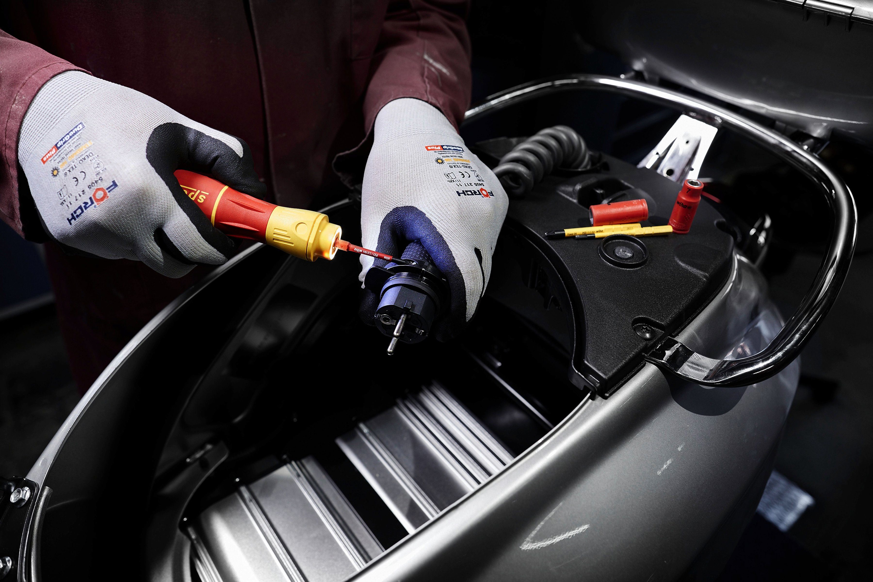 Wiha Schraubendreher E-Schraubendreher speedE® II electric (44318), (Set), 7-tlg. mit slimBits, Batterien und USB-Ladegerät in L-Boxx Mini
