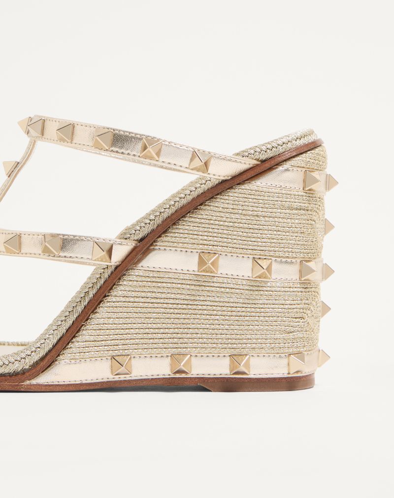 Sandália plataforma Rockstud em couro napa laminado com bordado Cornely 100mm