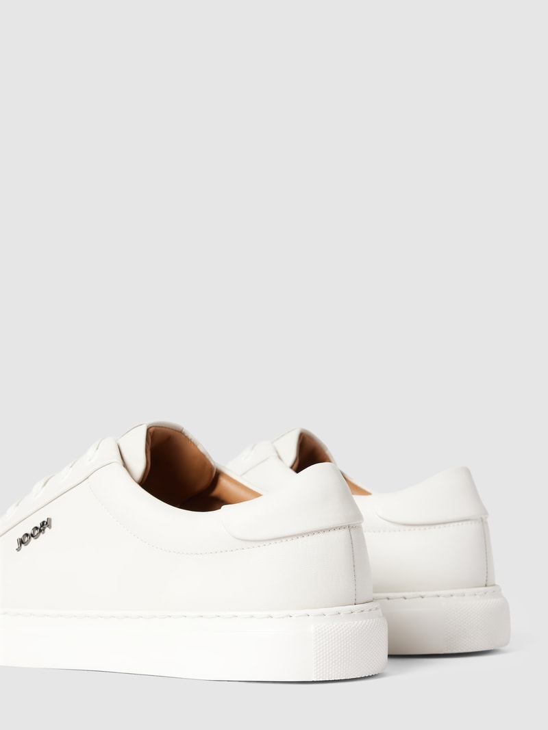 Sneaker mit Label-Detail Modell 'Coralie' in weiß