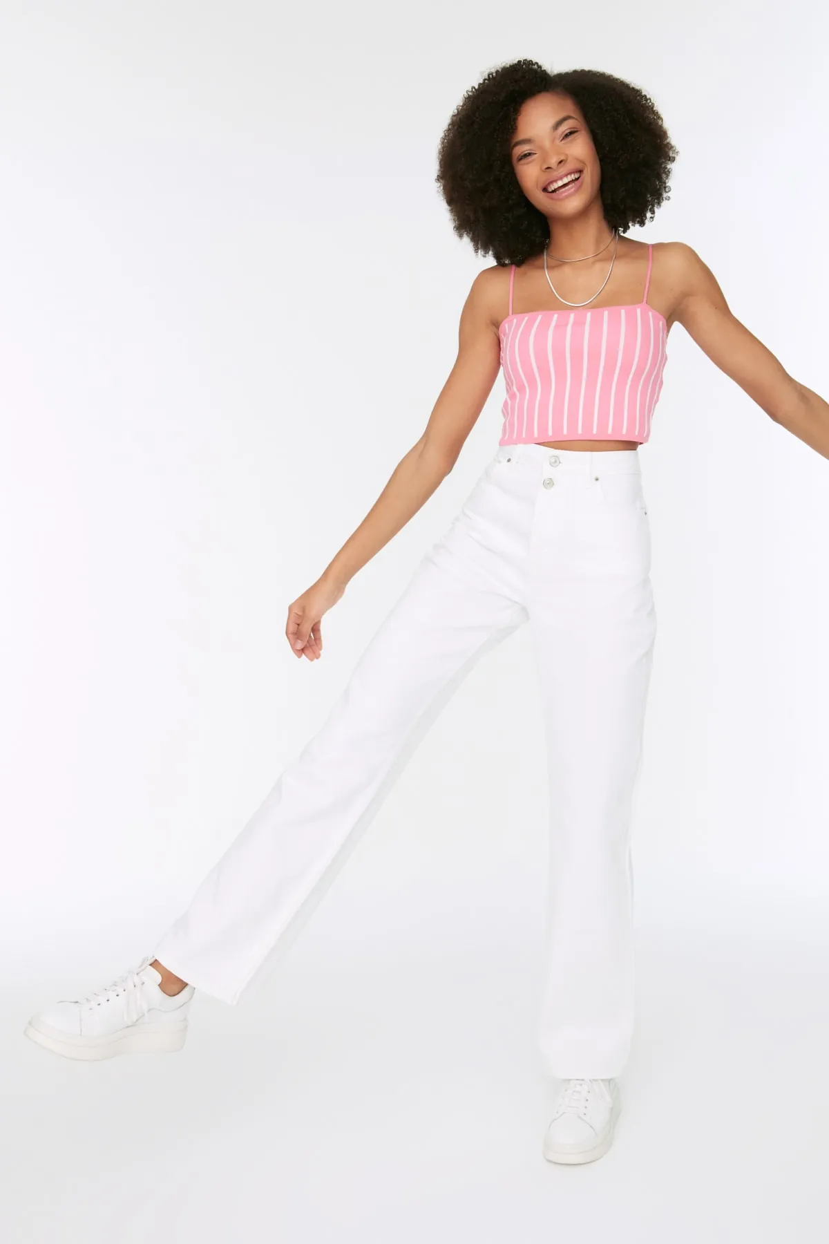 Trendyol Collection  Weiße High-Waist-Jeans mit weitem Bein im Stil der 90er