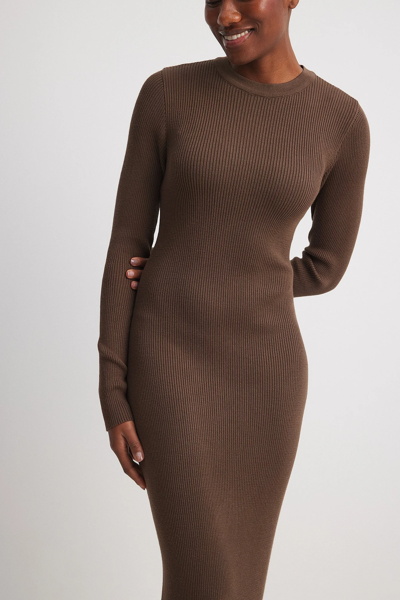 Geripptes Strick-Midikleid