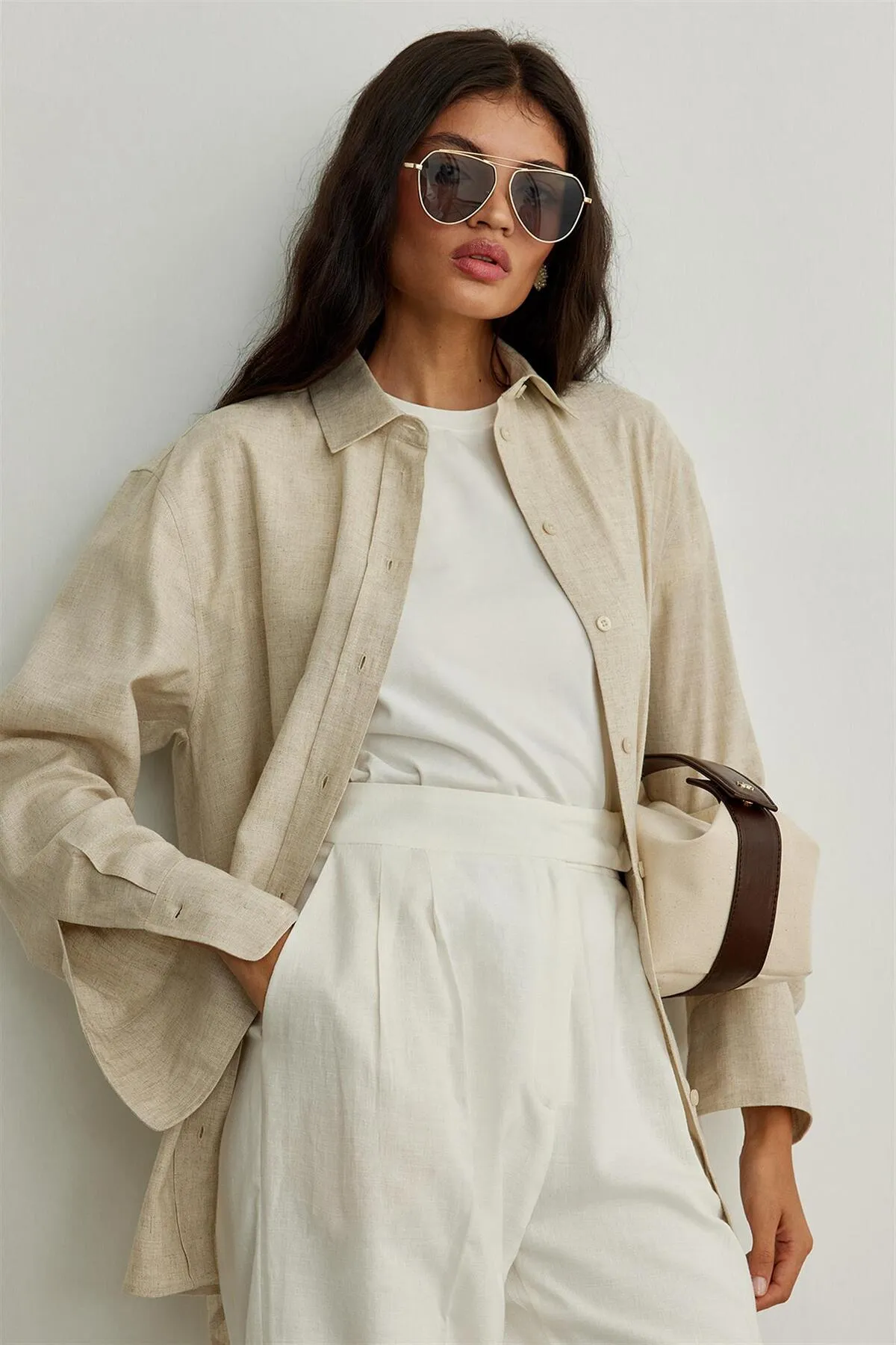Suud Collection  Ecrufarbenes Basic-T-Shirt aus Baumwolle