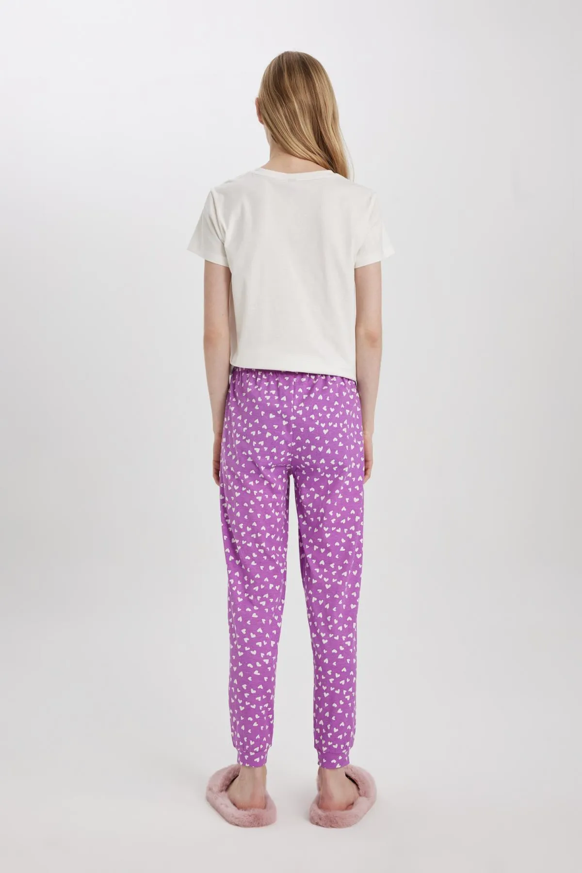 DeFacto  Lässige Pyjamahose mit Herzmuster und normaler Passform - Fall In Love B6196ax24sp