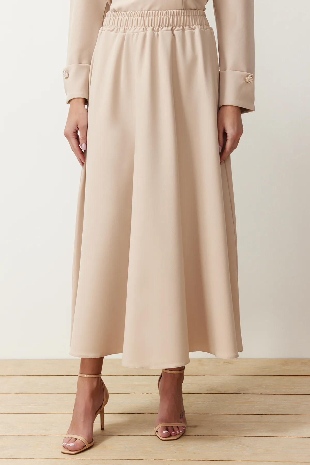 Trendyol Modest  Steinfarbenes Set aus Jacke, Rock, Unterteil und Oberteil aus gewebtem Stoff TCTSS24US00063