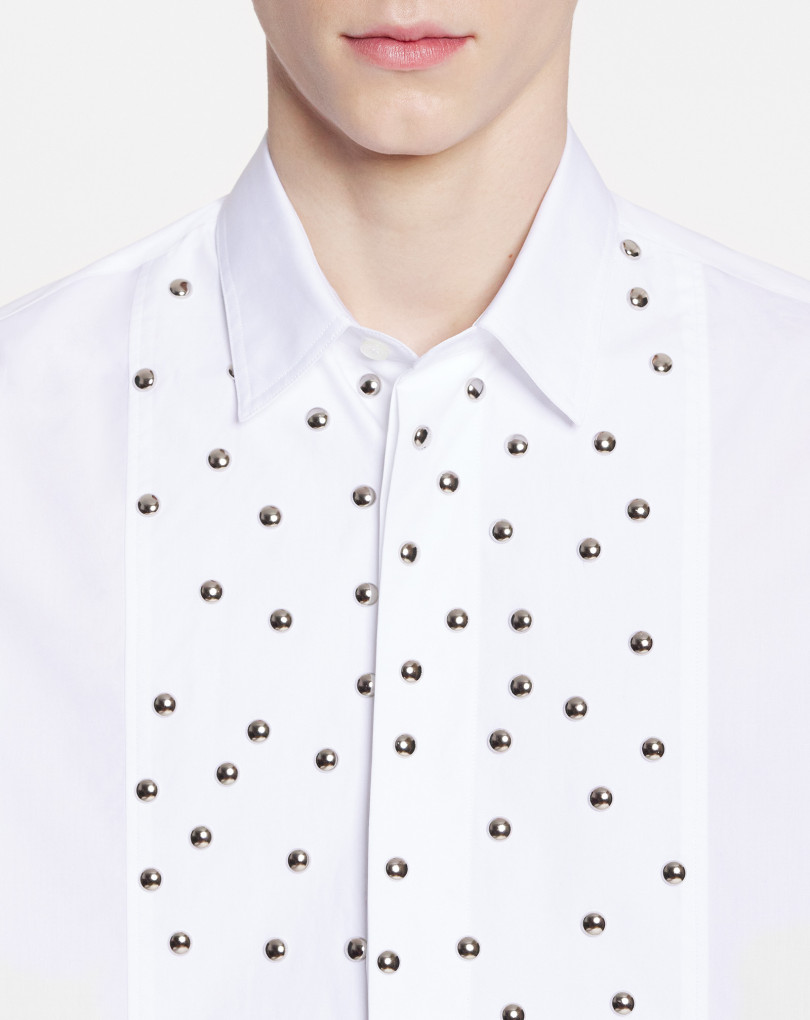 CHEMISE AMPLE À PLASTRON CLOUTÉ