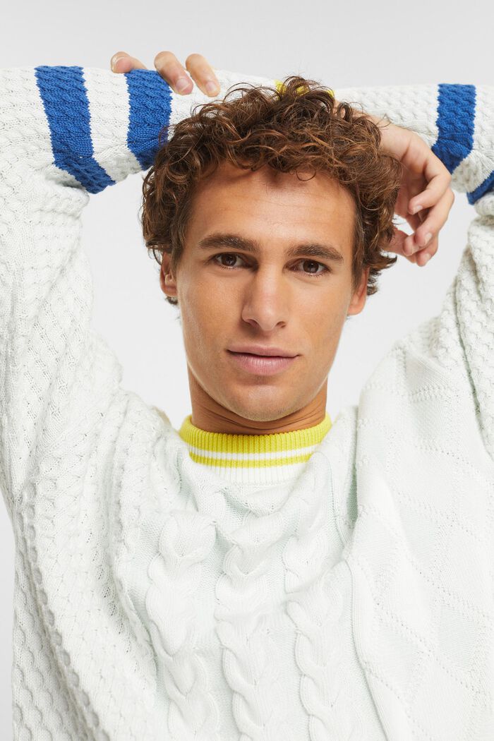 Pullover mit Strickmuster