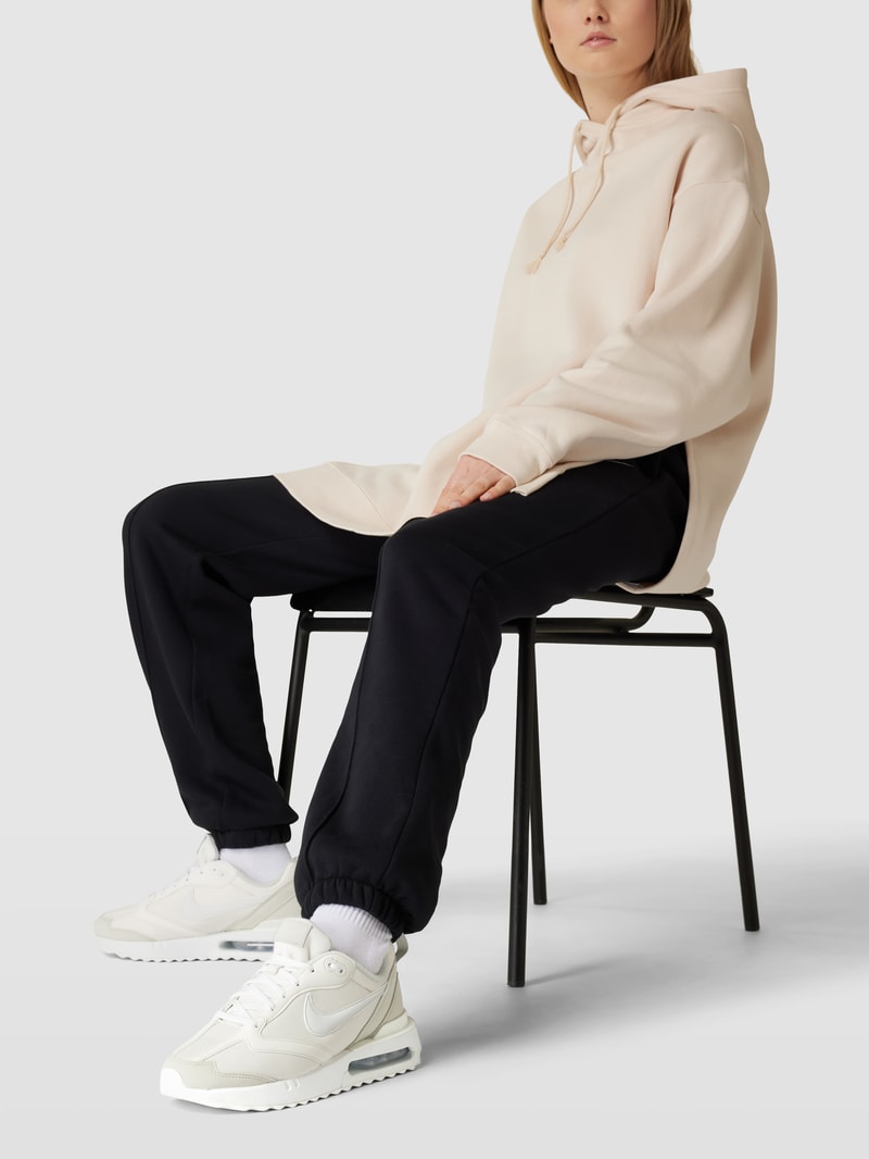 Sneaker mit Label-Details in beige