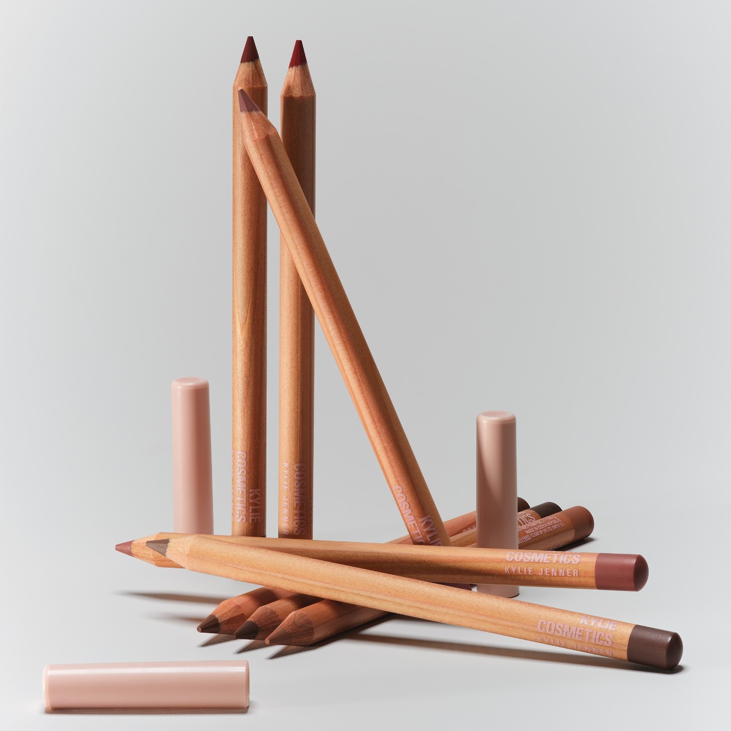KYLIE COSMETICS zīmuļu asināmais