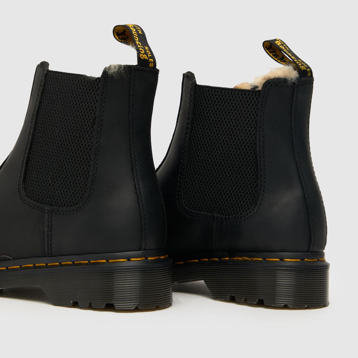 Dr Martens – 2976 Leonore – Svarta stövlar med pälsfoder