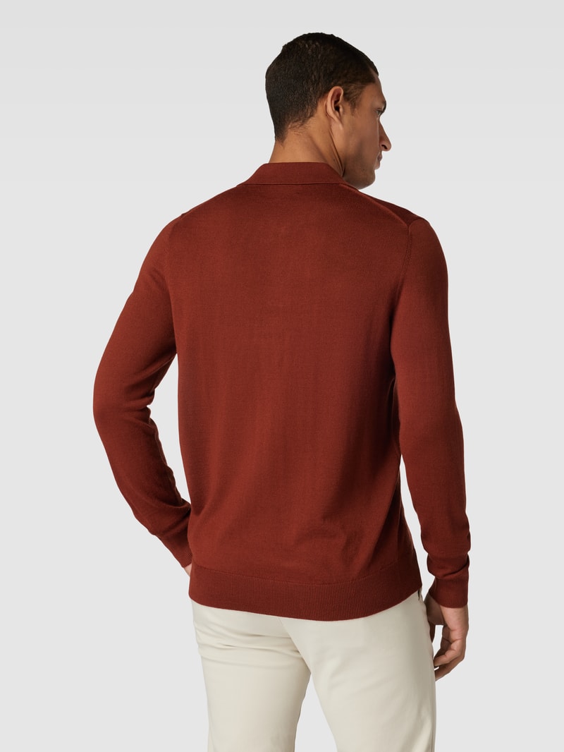 Strickpullover mit Polokragen in terrakotta