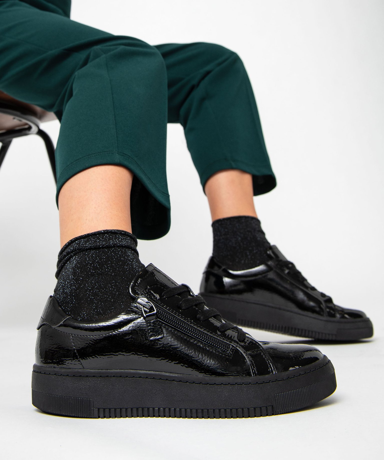Baskets femme vernies à zip et à lacets noir | GEMO