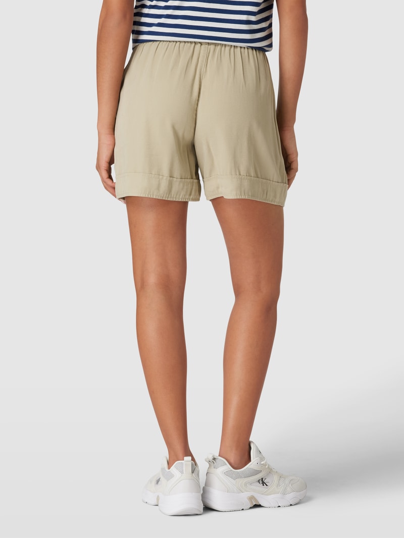 Shorts mit französischen Eingrifftaschen Modell 'ARIS' in schilf