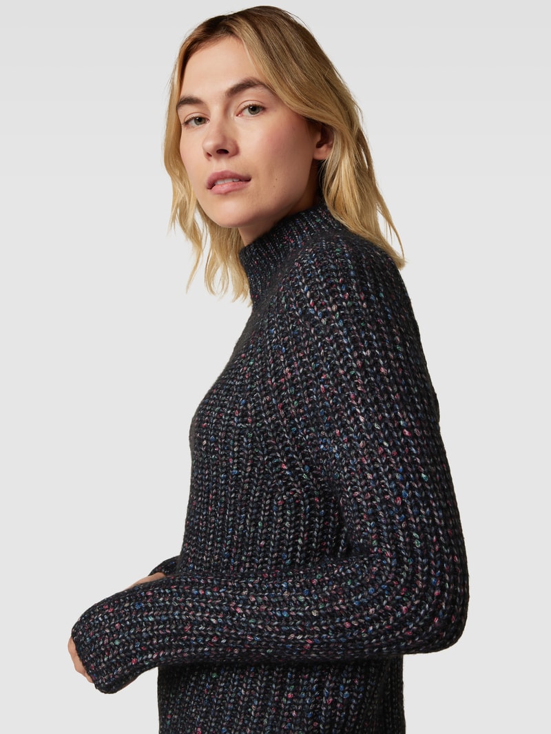 Strickpullover mit Turtleneck in schwarz