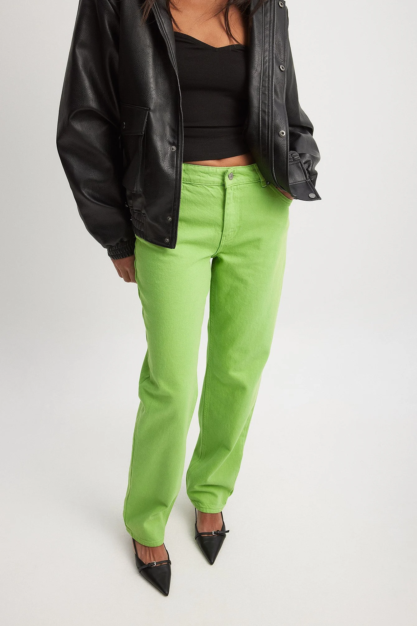 Jeans mit geradem Schnitt und mittelhoher Taille